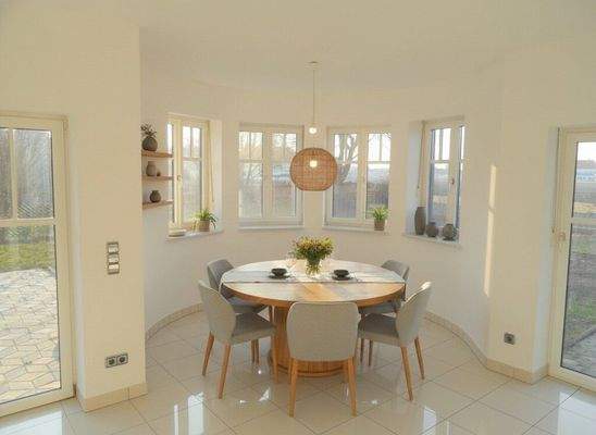 Essbereich: KI generierte Einrichtung