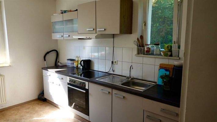 EG Küche mit Einbauküche