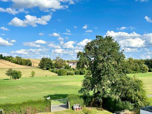 Blick aus dem Obergeschoss des Hauses