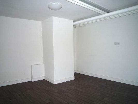 Aufenhaltsraum im Keller