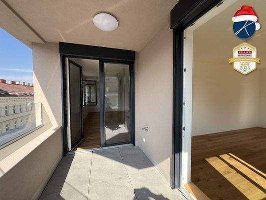 Blick von der Loggia in die Zimmer