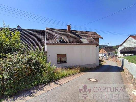 Rückansicht mit Straße