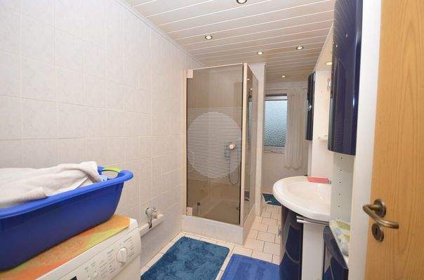 Tageslichtbad mit Dusche