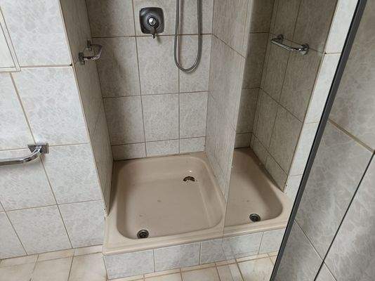 Dusche im Badezimmer