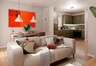 Heller Wohnbereich dank bodentiefer Fenster