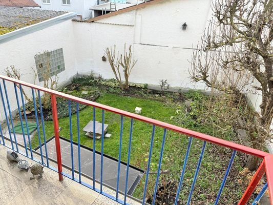 Ansicht Balkon in den Garten - Immobilen Baumeiste