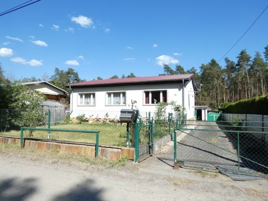 Haus und Einfahrt