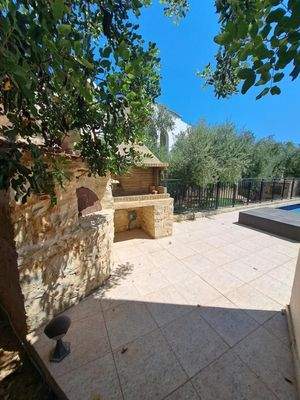 Kreta, Douliana: Renoviertes Steinhaus mit Pool und Garten zu verkaufen