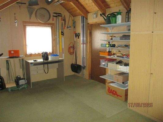 Hobbyraum über den Garagen