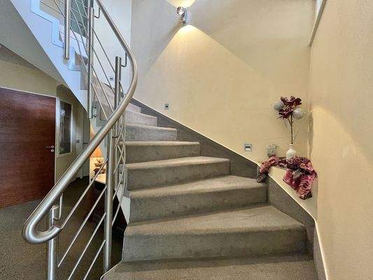 Treppe ins Obergeschoss