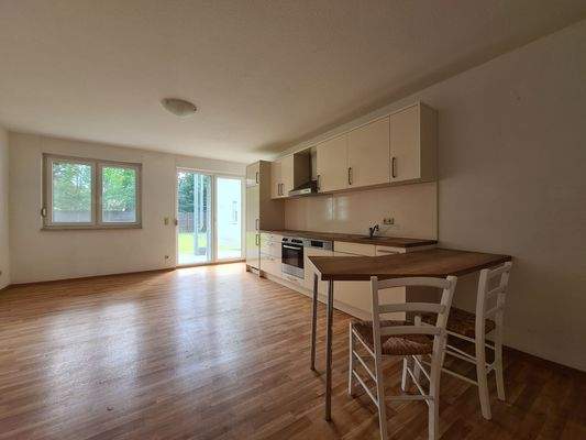 Wohnzimmer mit offener Küche incl. EBK.jpg