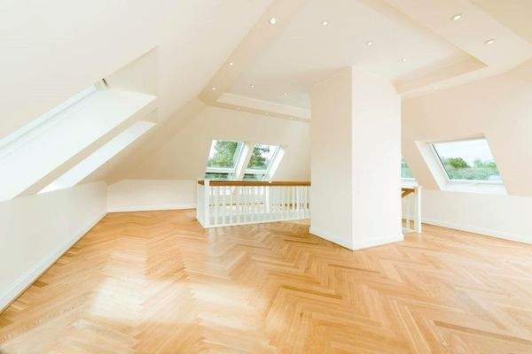 Arbeitszimmer im Dachspitz