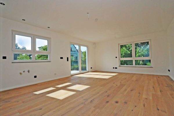 lichtdurchfluteter Wohn-/Essbereich