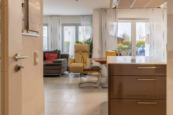 Geschmackvolle Gartenwohnung von 2013 – modern, hell und ideal gelegen