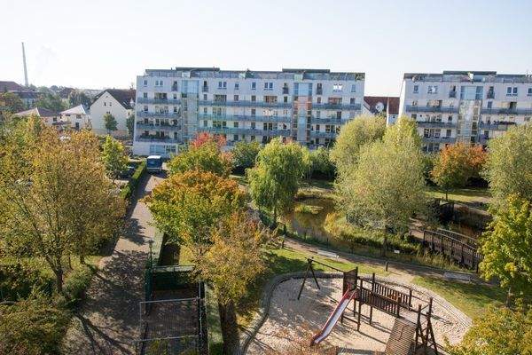 Blick aus Wohnzimmer im Herbst