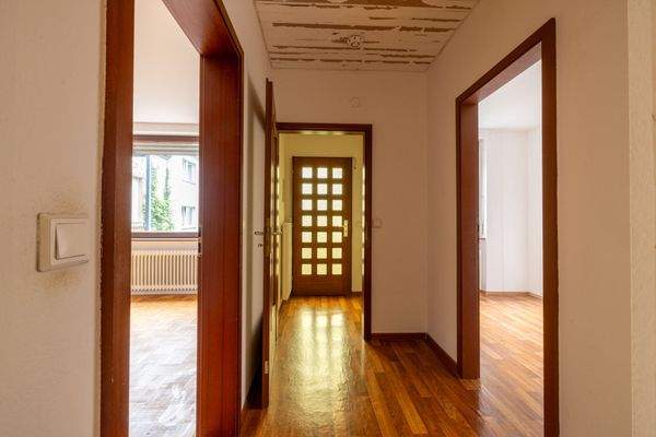 Haupteingang  (obere Ebene)