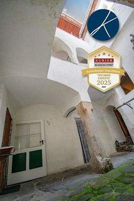 Lichthof mit Arkaden