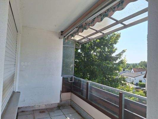 Ausblick Balkon Straßenseite.jpg