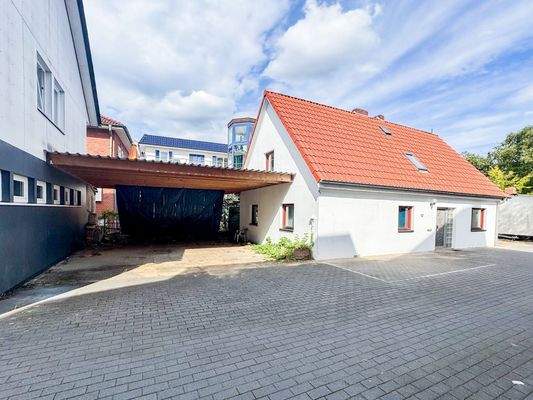 Carport 2 und hinteres Gebäud