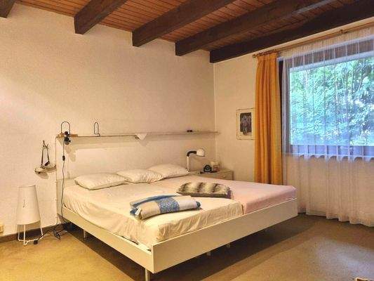 Sehr ruhiges Schlazimmer im EG hinten