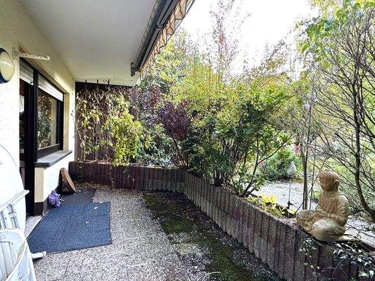 ... die Terrasse, viel Platz ...