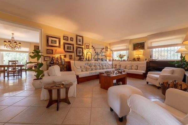 Prestige-Immobilie mit Gästehaus und weitläufigem Grundstück im Süden Sardiniens