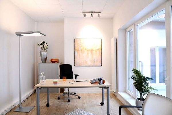 Lichtdurchflutetes Private Office – möbliert