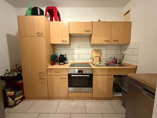 13 Küche mit Einbauküche