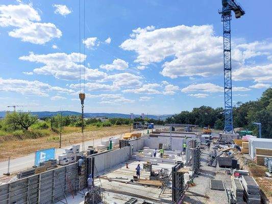 Blick auf Baustelle Richtung Stadt