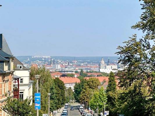 herrlicher Blick vom oberen Ende der Westendstraße
