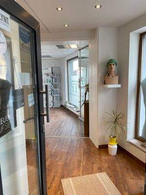 Erdgeschoß-Eingang Friseur.jpeg