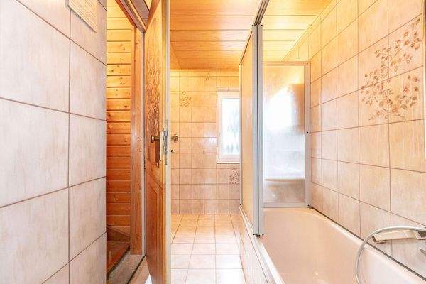 Tageslichtbad mit Zugang ins DG  || OG