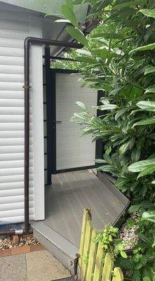 Außenansicht / Hintereingang