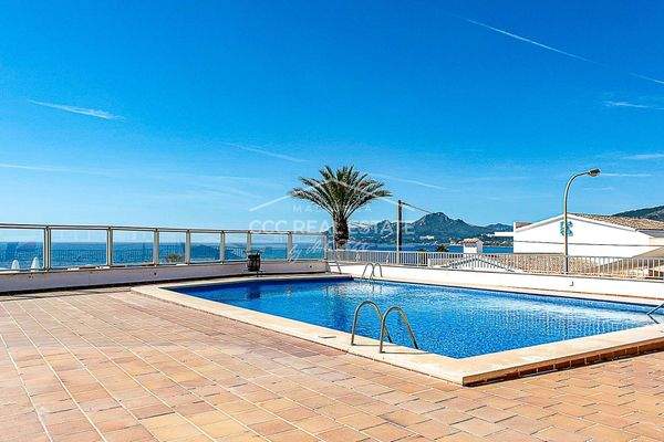 ...mit Blick über das Meer