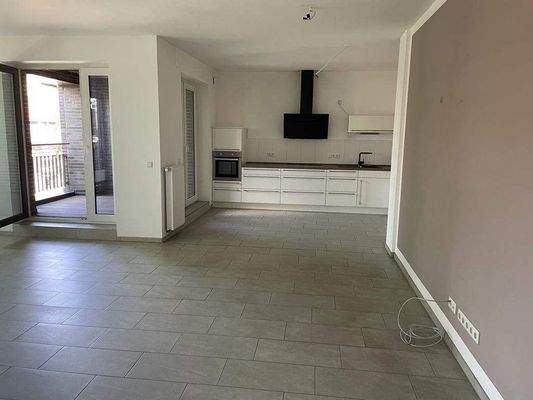 Wohnraum + Küche.JPG