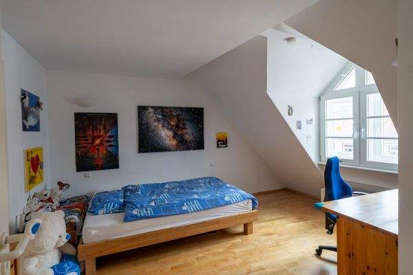 Schlafzimmer mit sep. Ankleideraum