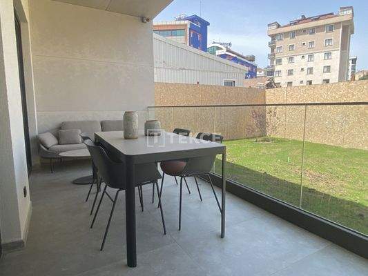 Sea View Real Estate in a Complex in Istanbul Maltepe
