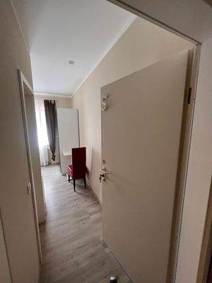 Eingangstüre Zimmer 5