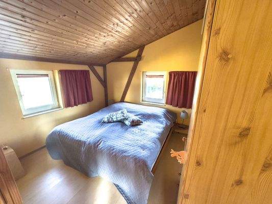 Schlafzimmer 1 im OG