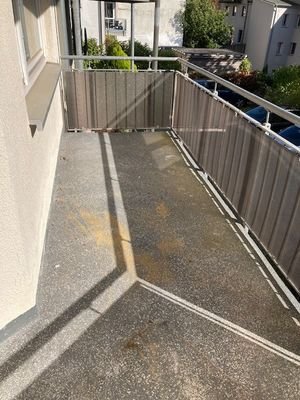 Balkon, der noch saniert wird