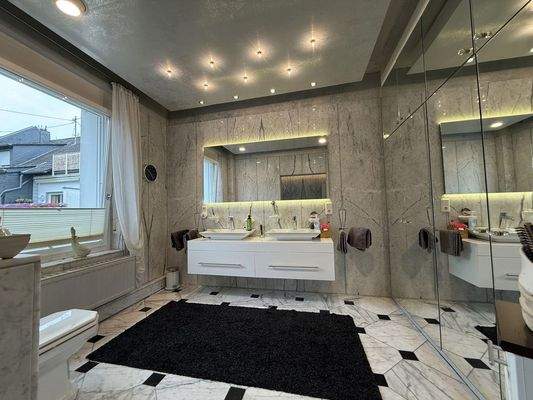 Hauptbad im OG Ostbereich 