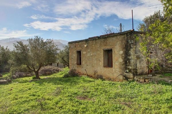 Kreta, Kaina: Grundstück mit Bergblick und Baugenehmigung zu verkaufen