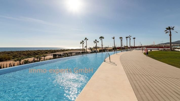 Pool+Meerblick.jpg