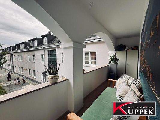 Laubengang über die gesamte Länge