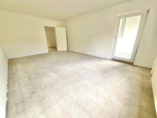 Wohnzimmer mit Balkon