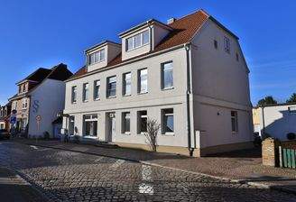 Mehrfamilienhaus mit Gewerbeeinheit