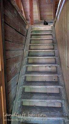 Stiege zum Dachboden im Bauernhaus.jpg