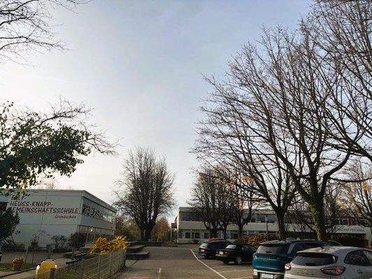 Schule um die Ecke.jpg
