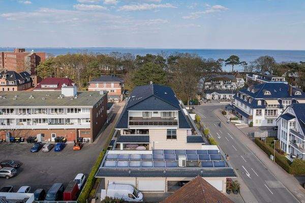 Luftaufnahme Haus mit Ostsee im Hintergrund