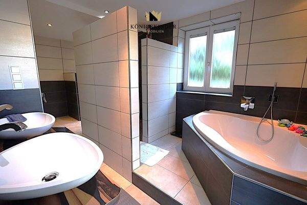 ..direkt daneben das exclusive Bad